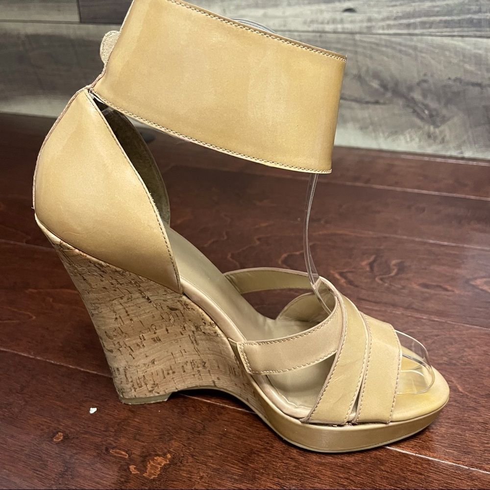 Stuart Weitzman Ankle-Cuff Tan Cork Wedge Sandal Size 7 - Picture 8 of 16